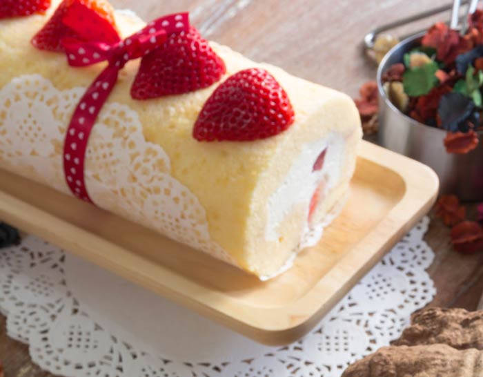 Strawberry Cream Cake Roll